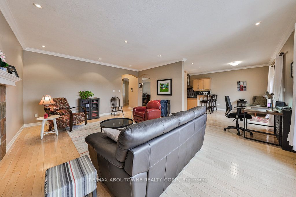 104 Garth Trails Cres Property Photo 9