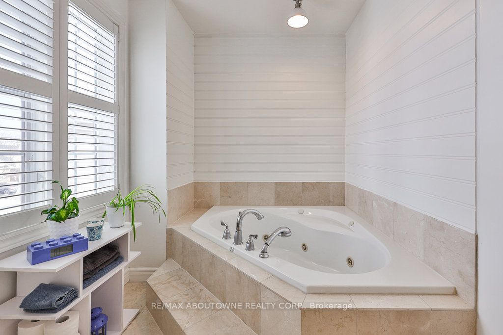 104 Garth Trails Cres Property Photo 18