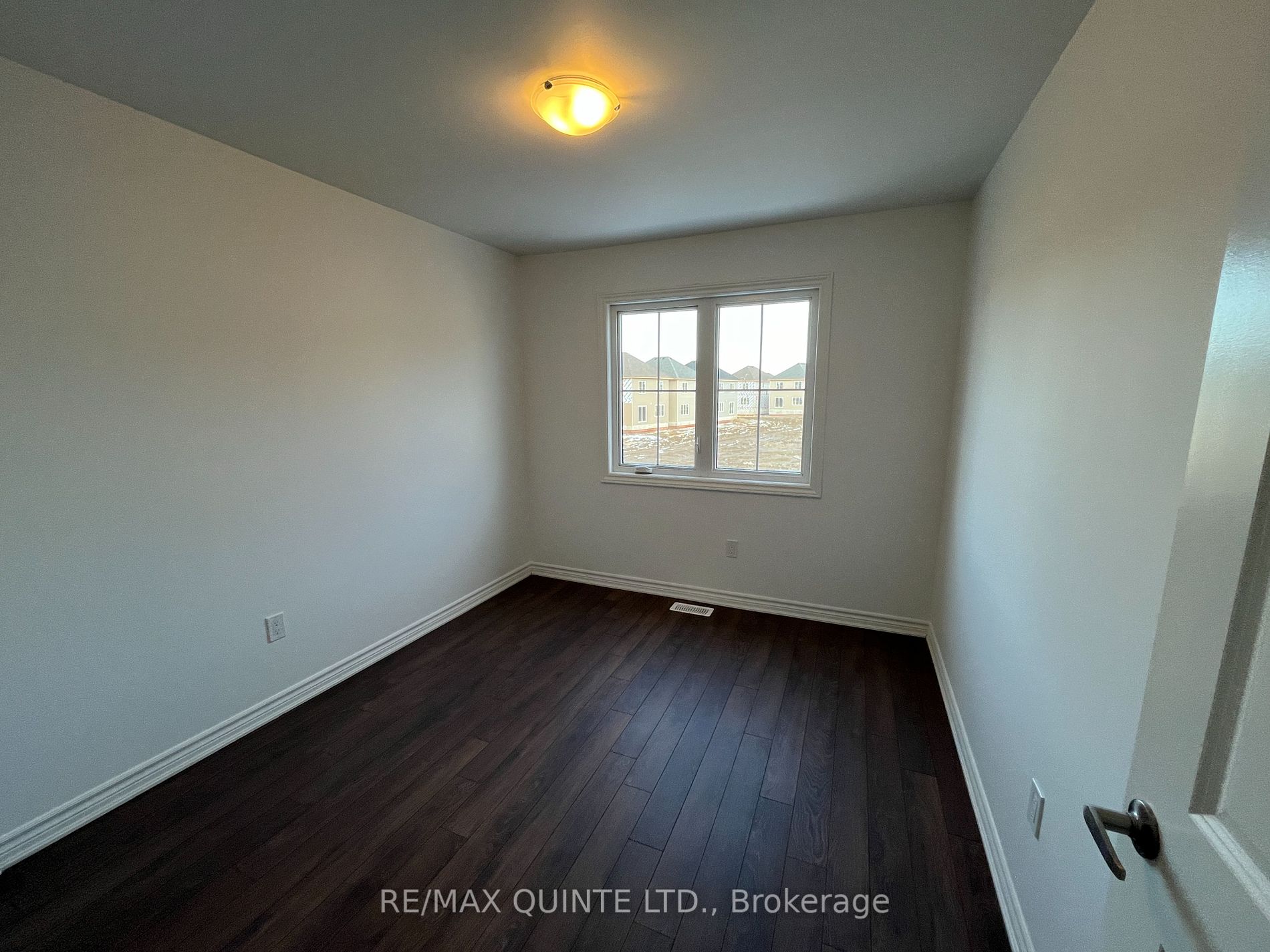 37 Lincoln Dr Property Photo 5