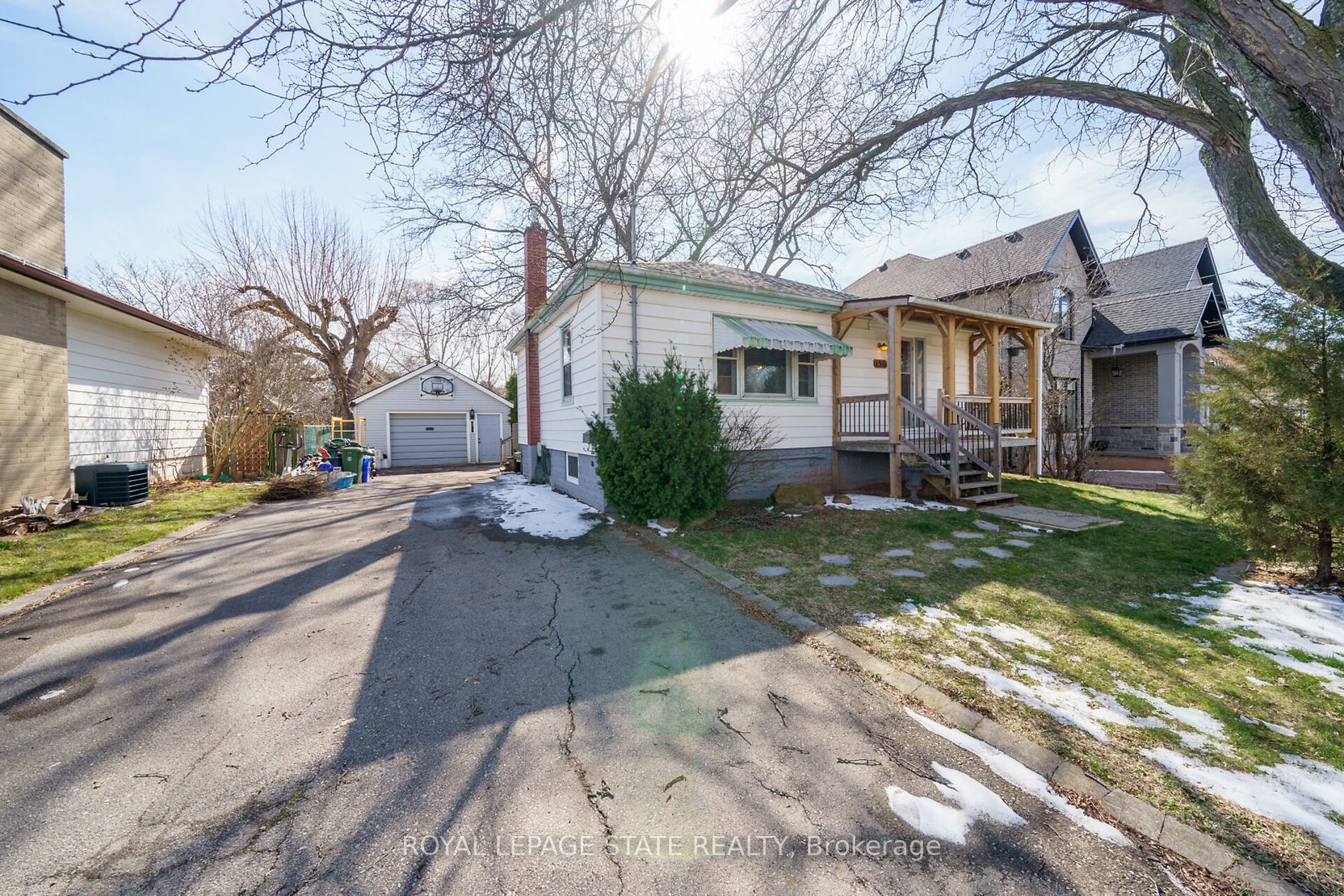 136 Corman Ave Property Photo 1