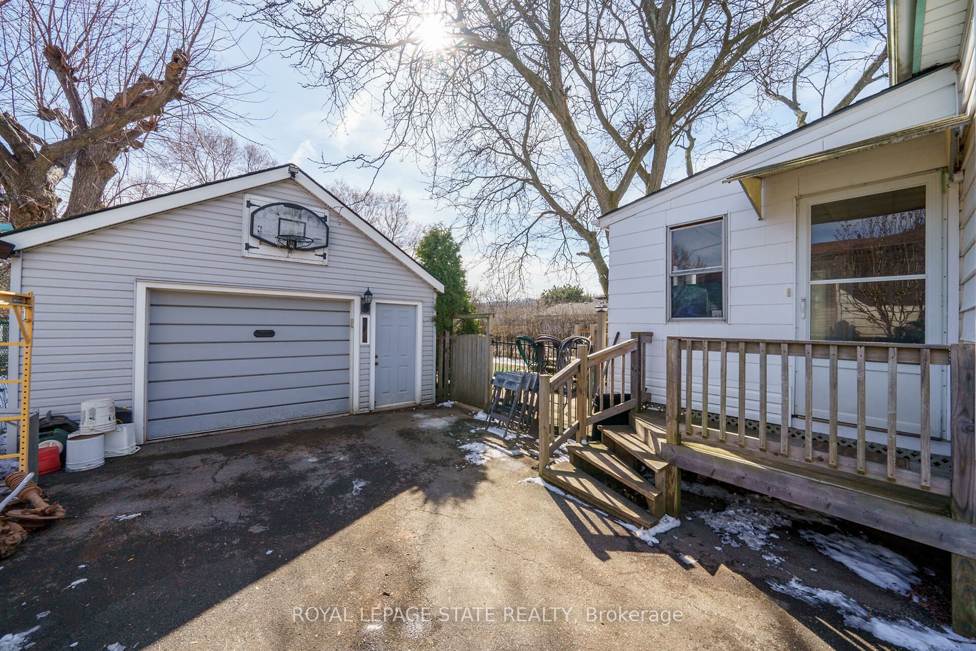136 Corman Ave Property Photo 2