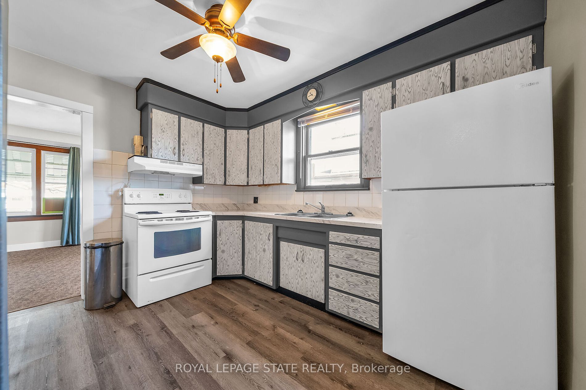 136 Corman Ave Property Photo 3
