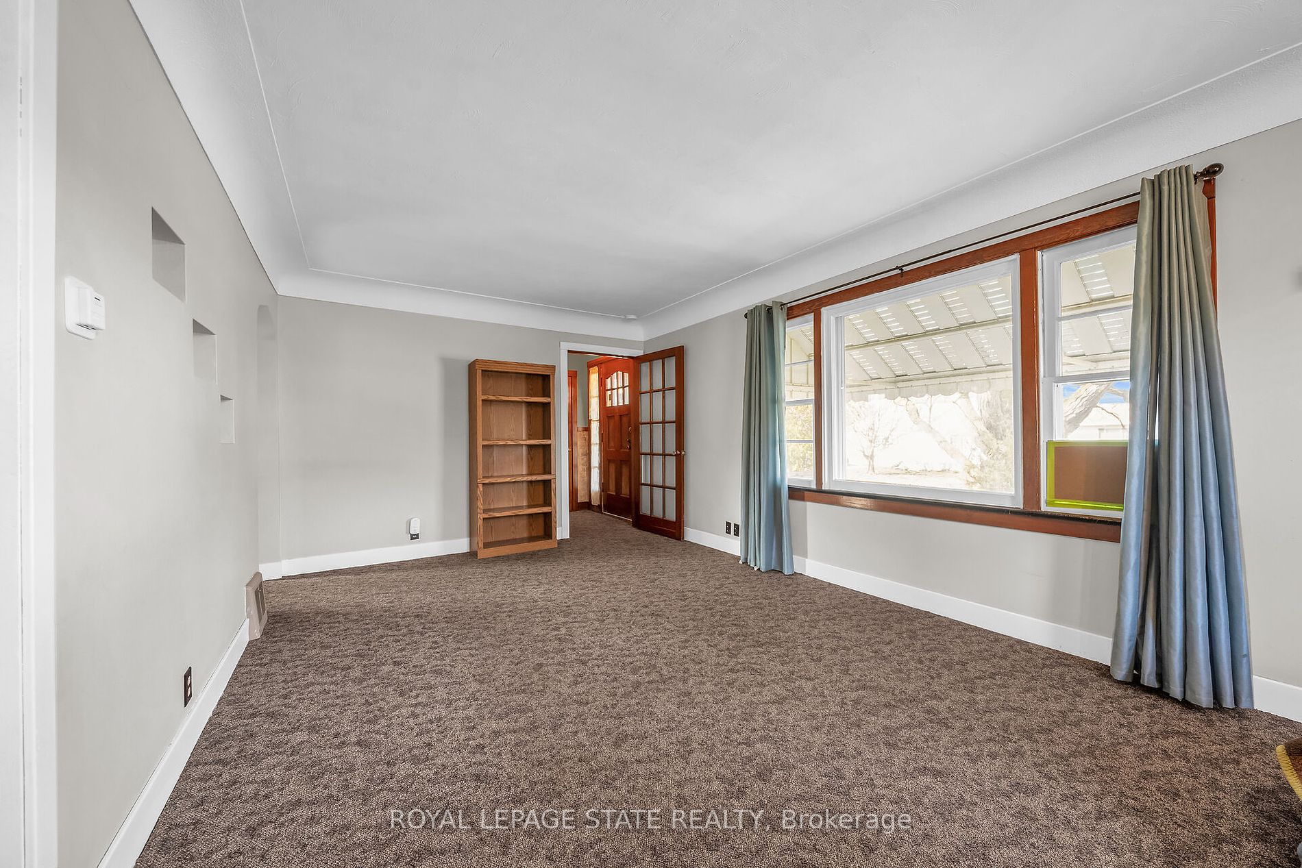 136 Corman Ave Property Photo 7