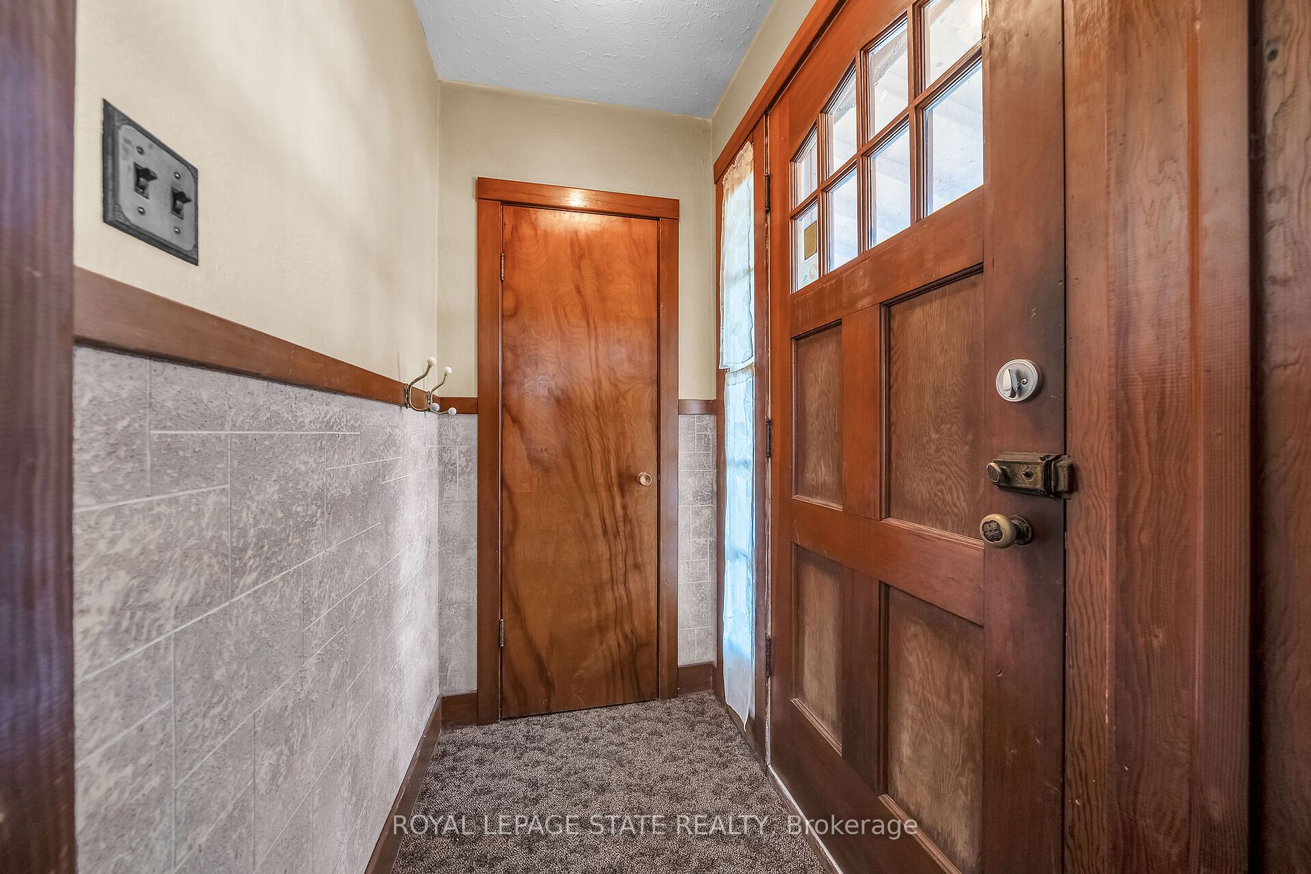 136 Corman Ave Property Photo 8