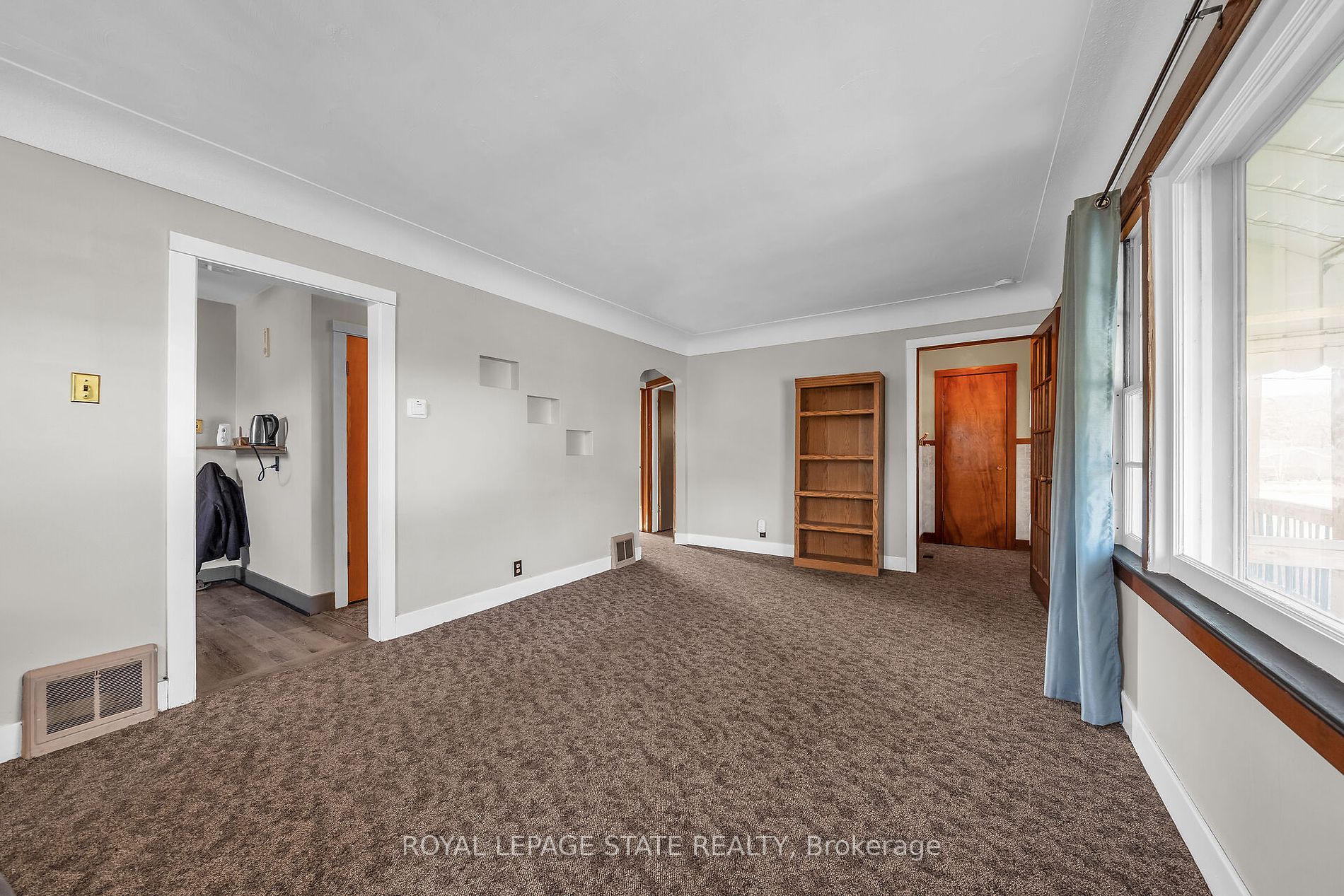 136 Corman Ave Property Photo 9