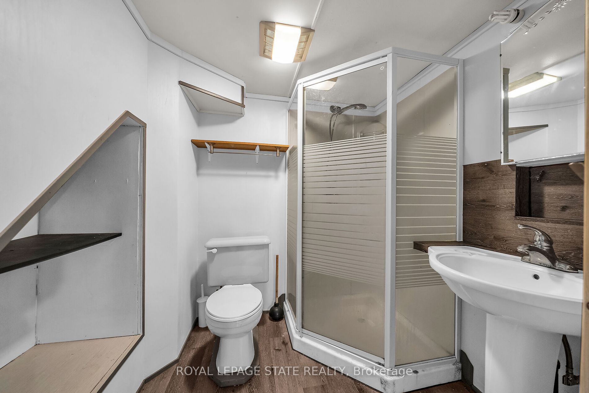136 Corman Ave Property Photo 21
