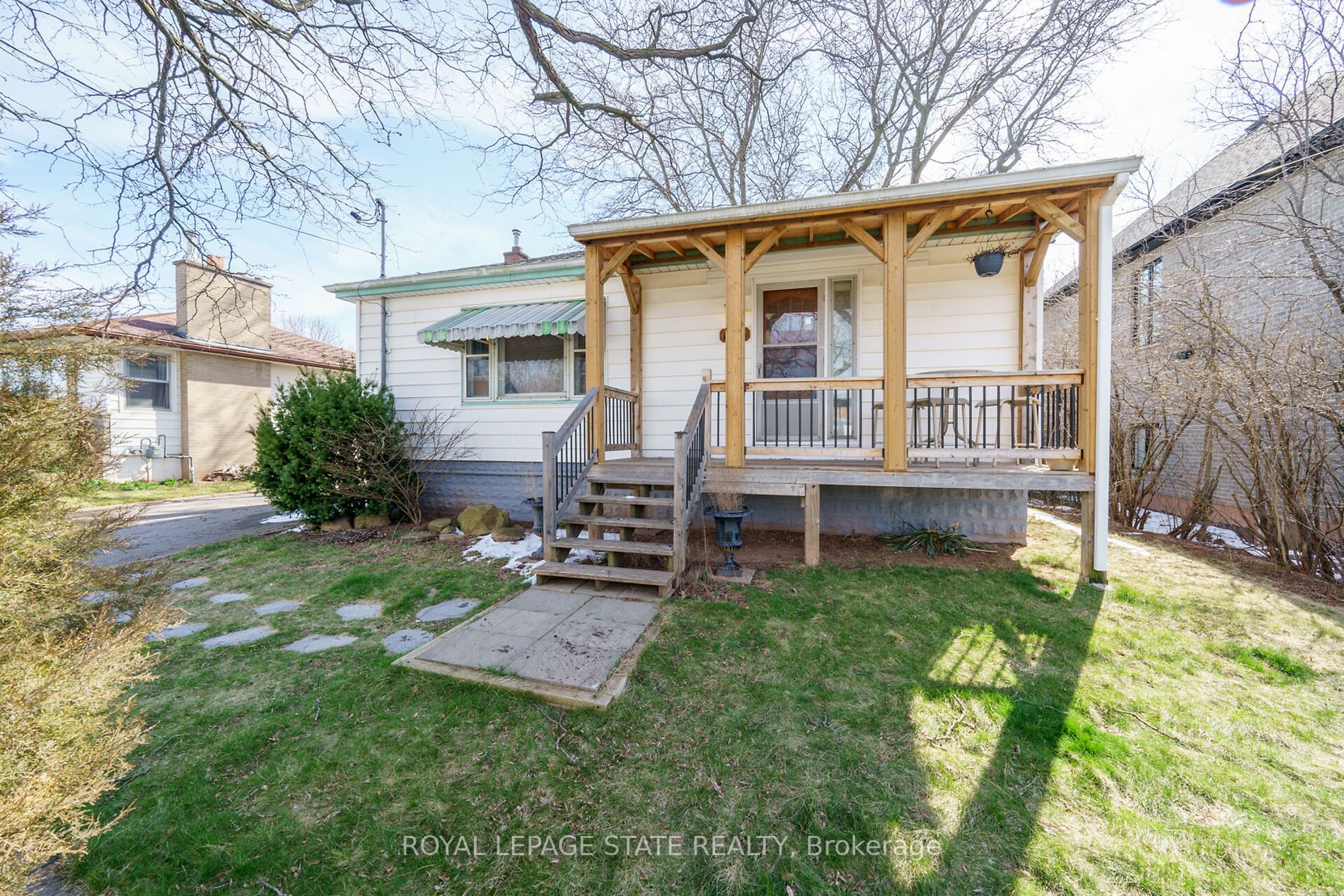 136 Corman Ave Property Photo 23