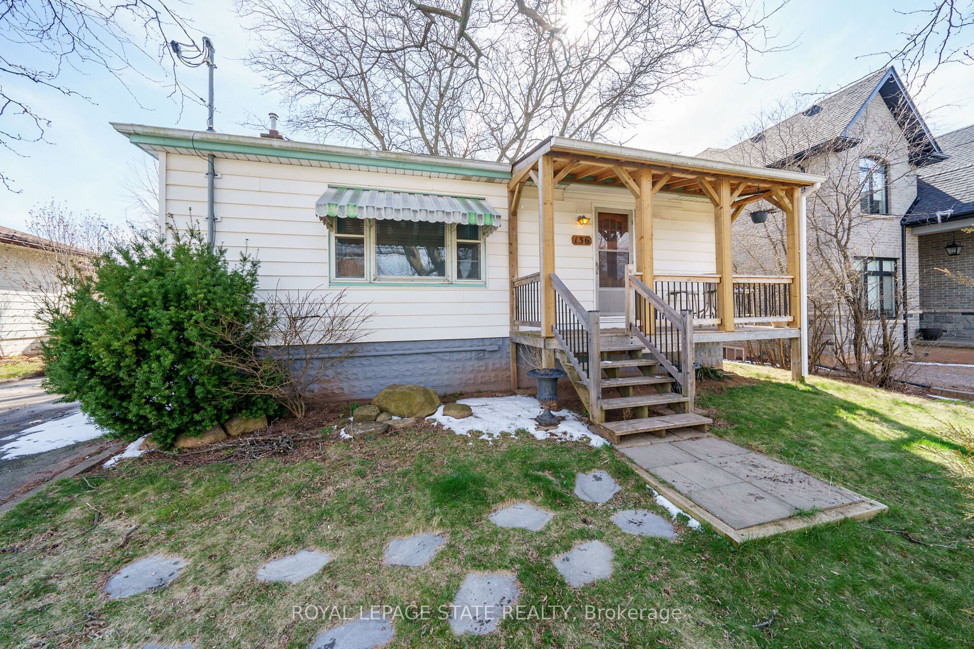 136 Corman Ave Property Photo 24