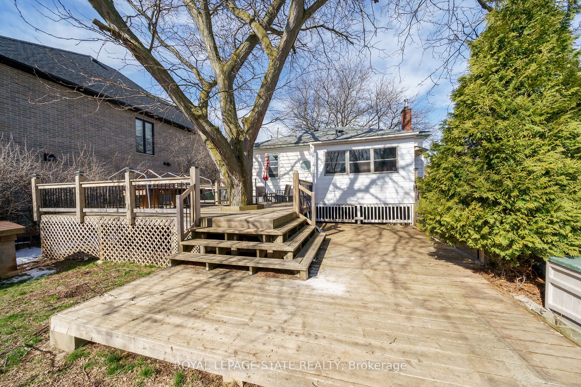 136 Corman Ave Property Photo 28