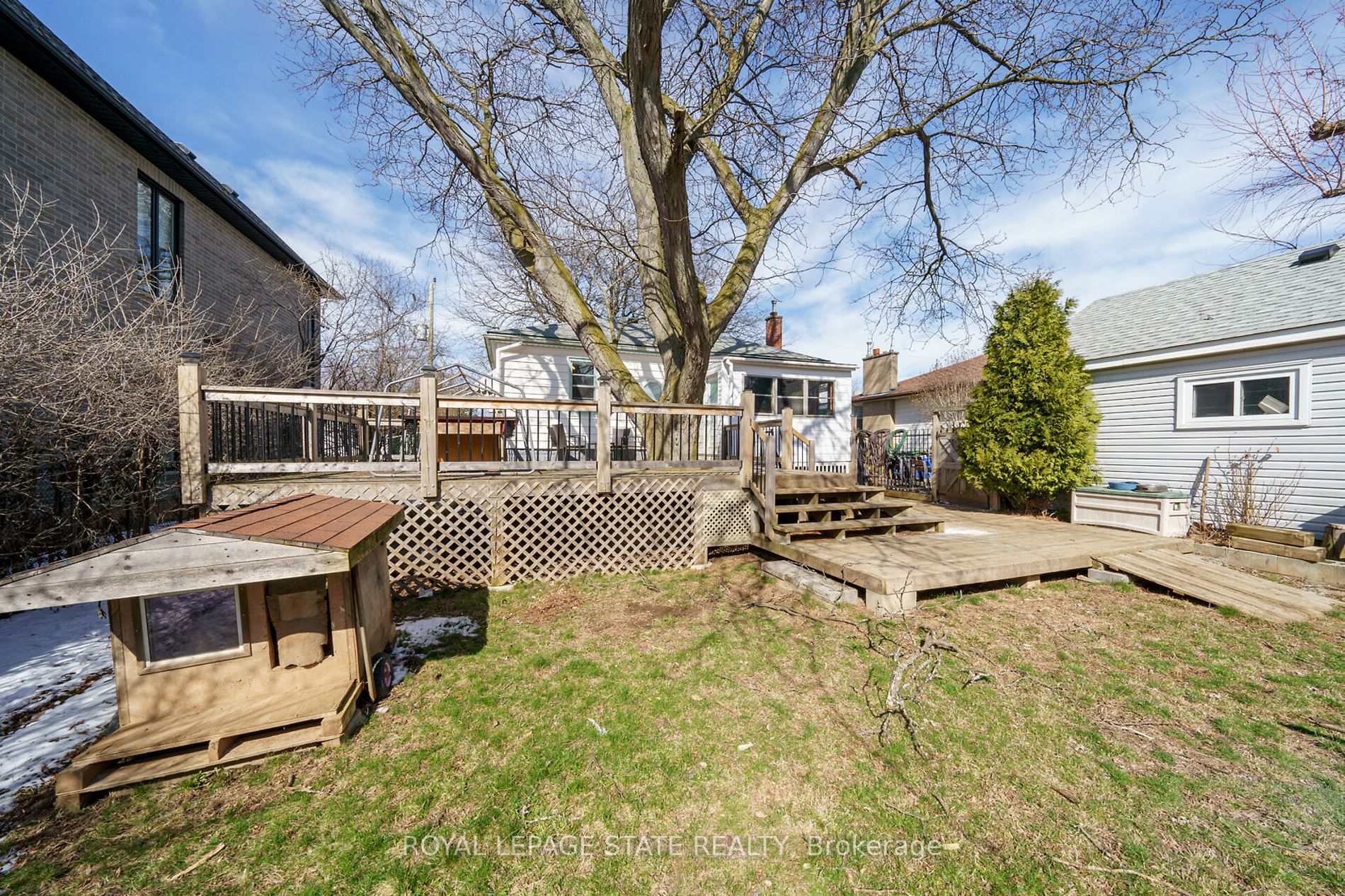 136 Corman Ave Property Photo 29