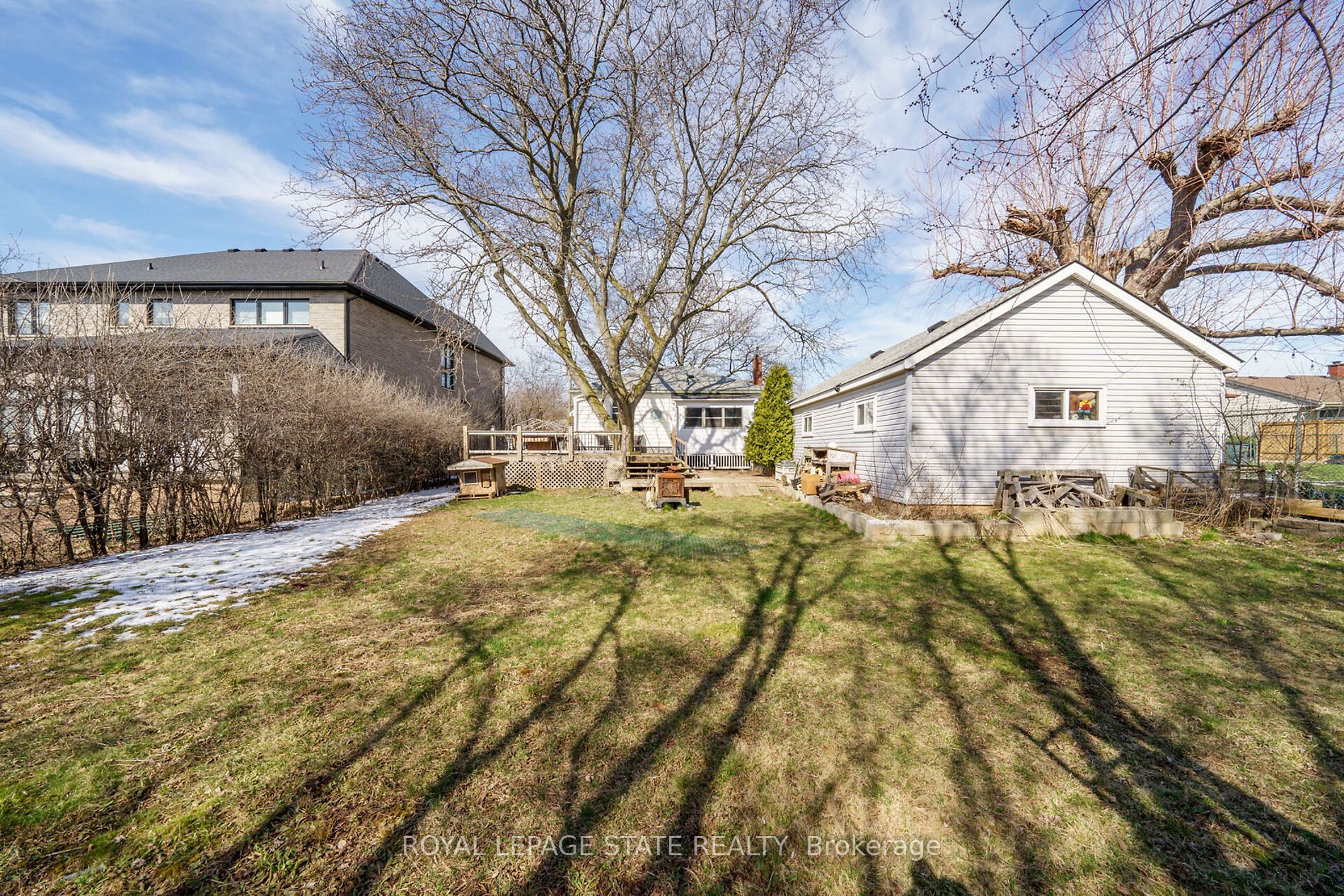 136 Corman Ave Property Photo 33