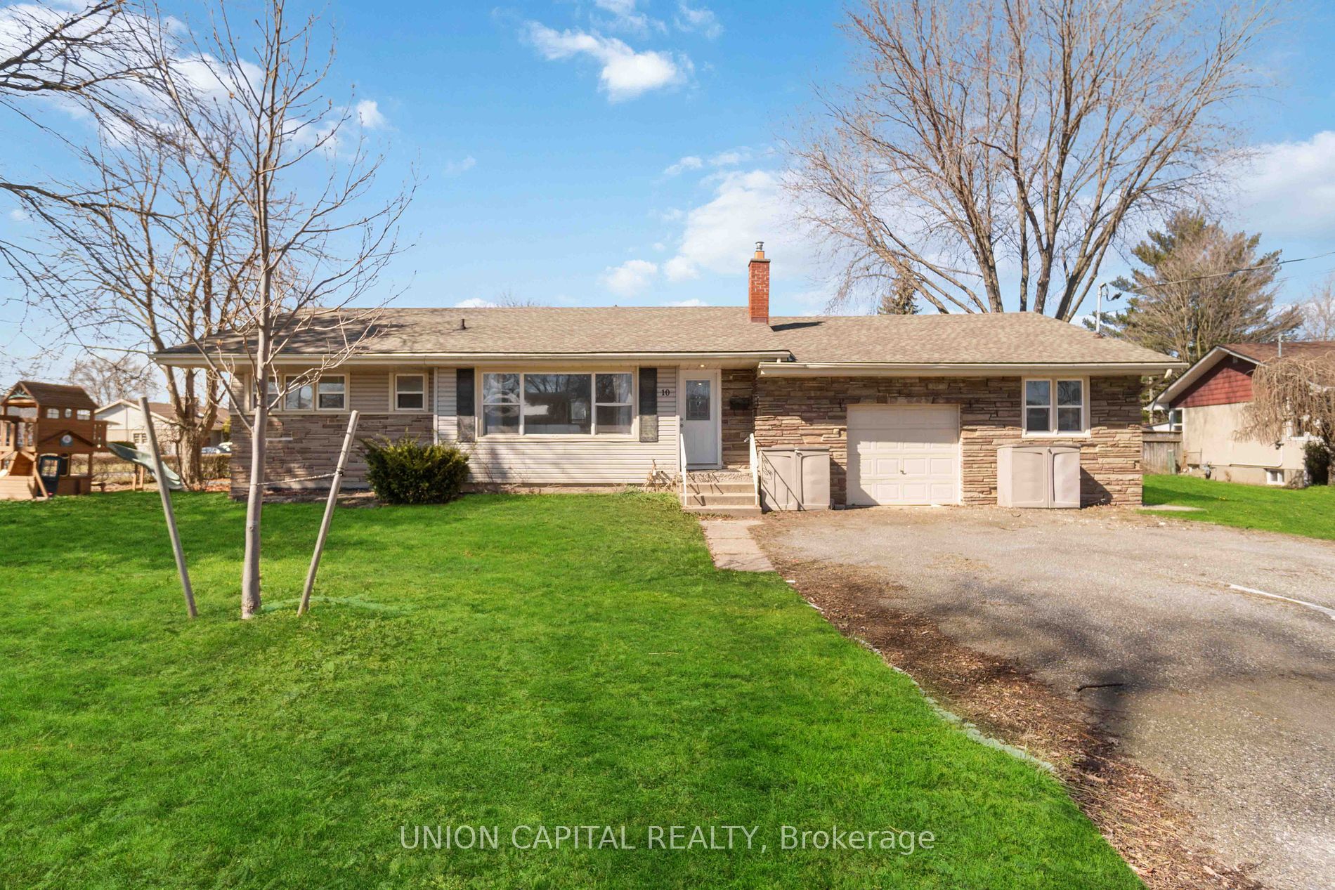 10 Draper Dr Property Photo 1