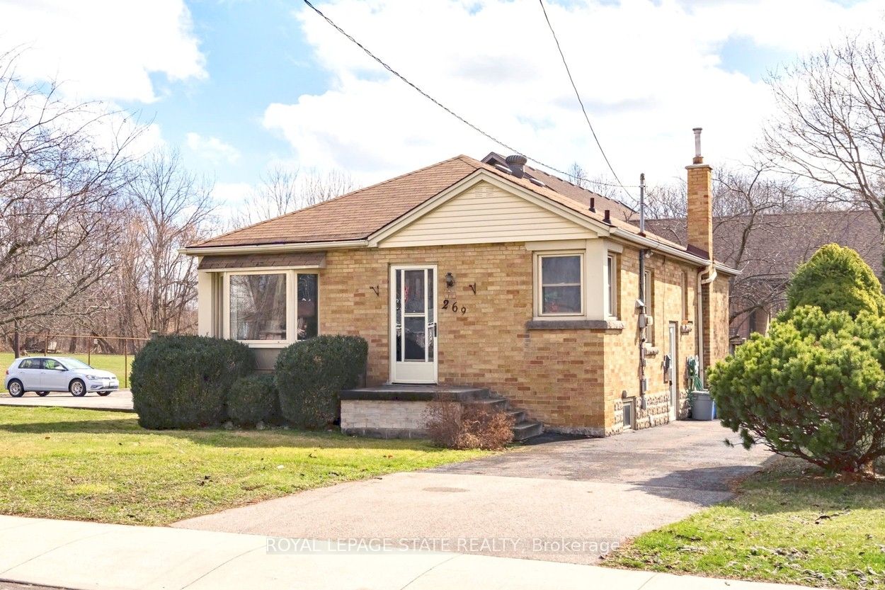 269 Bowman St Property Photo