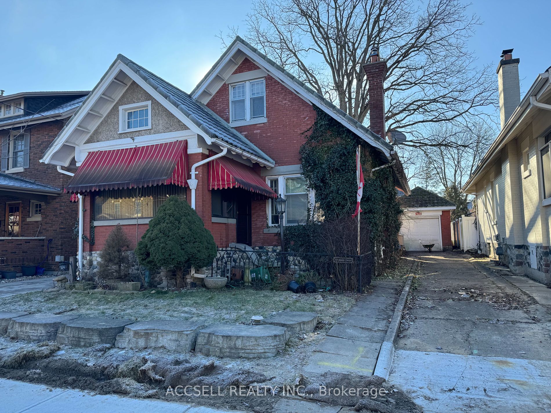 409 Baker St Property Photo