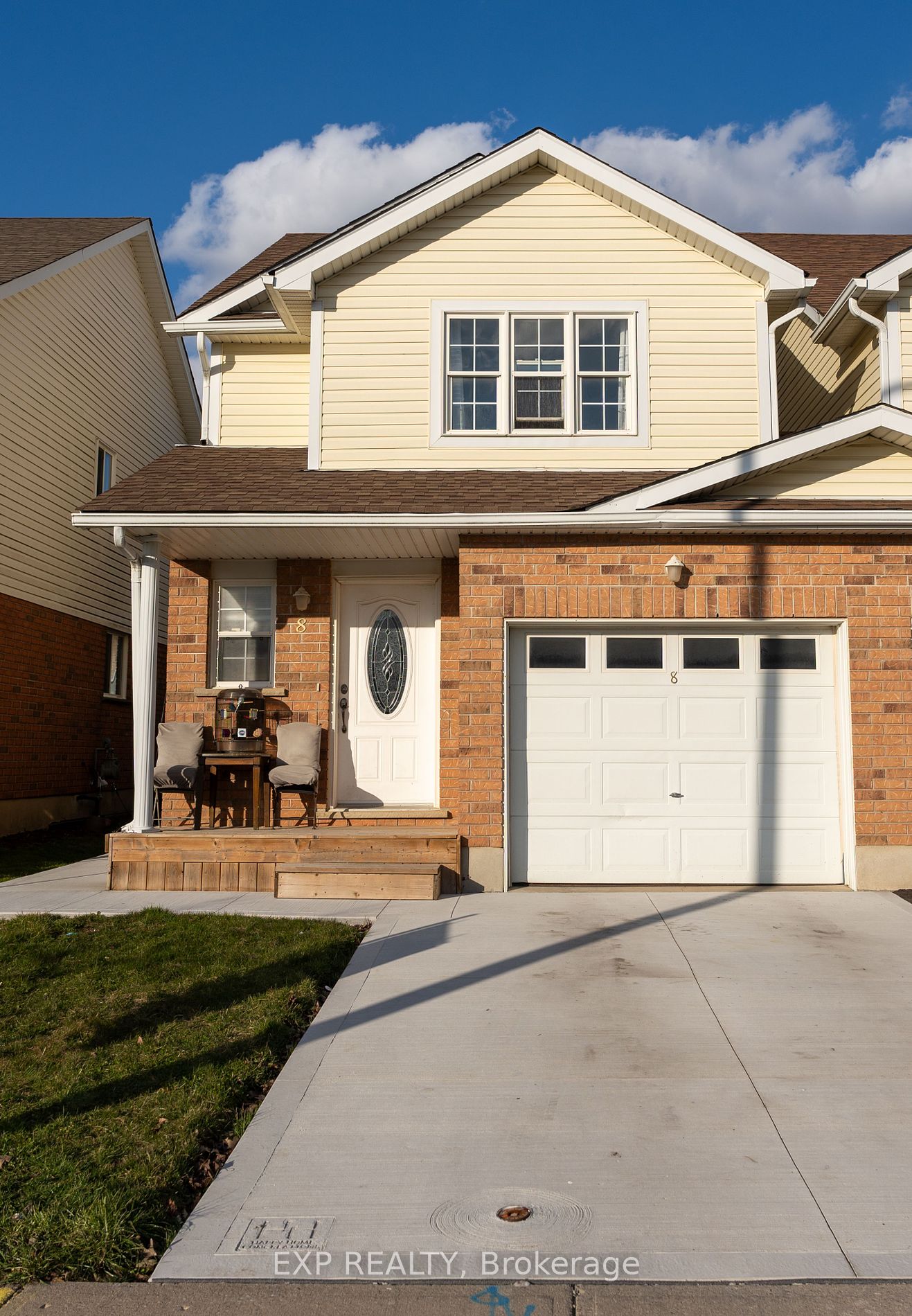 8 Mountain Laurel Cres Property Photo 1