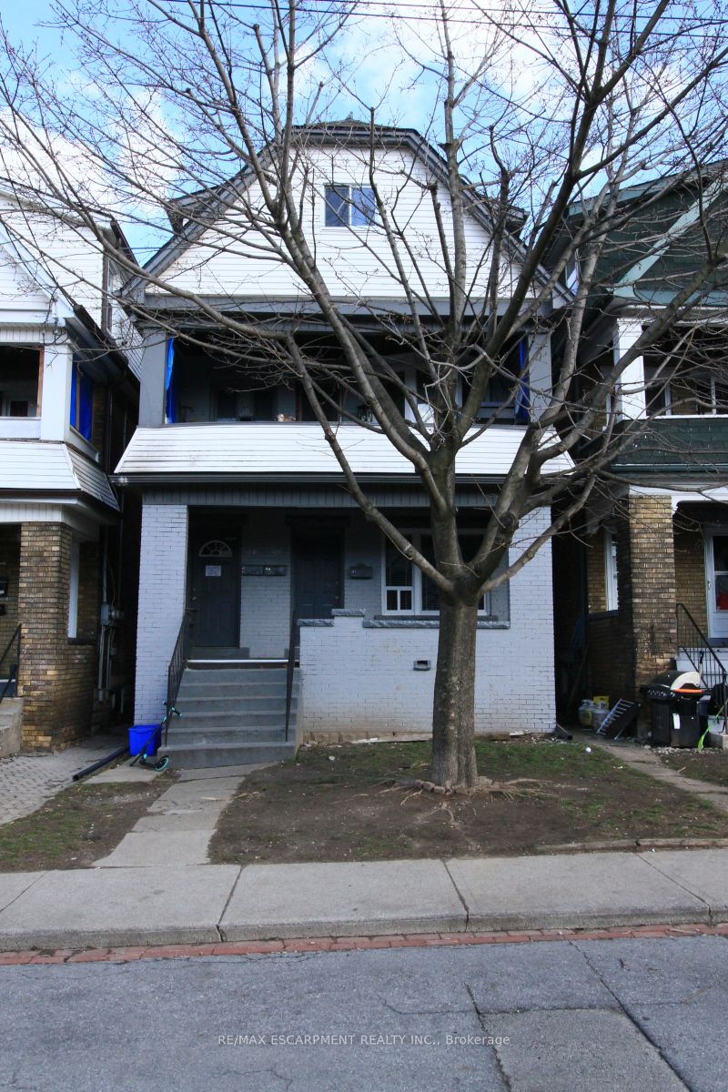 203 Balsam Ave S Property Photo