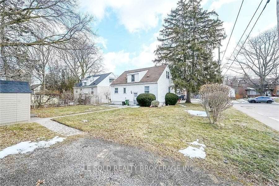 112 Leland St Property Photo