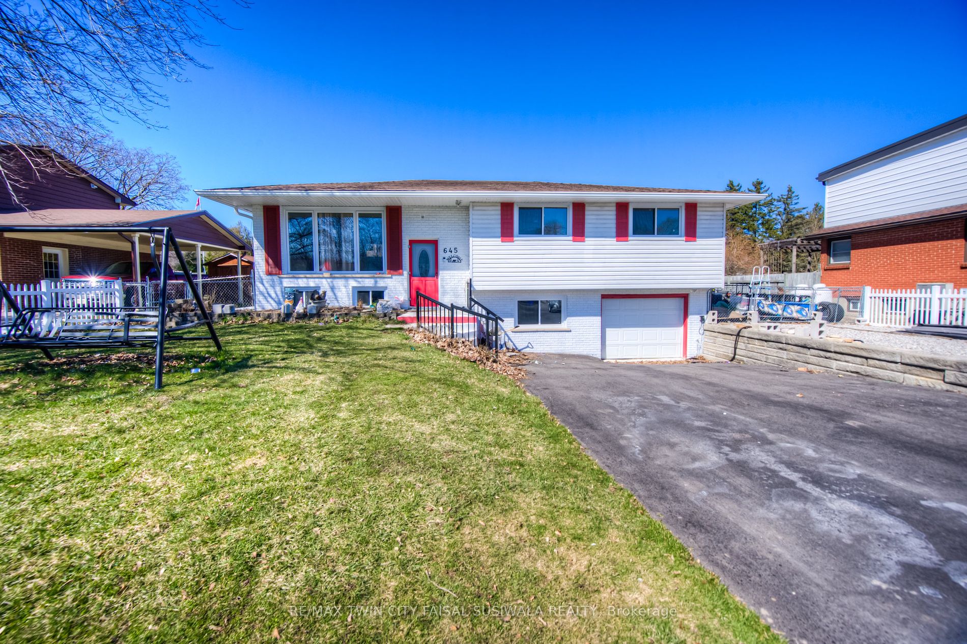 645 Glen Morris Rd W Property Photo