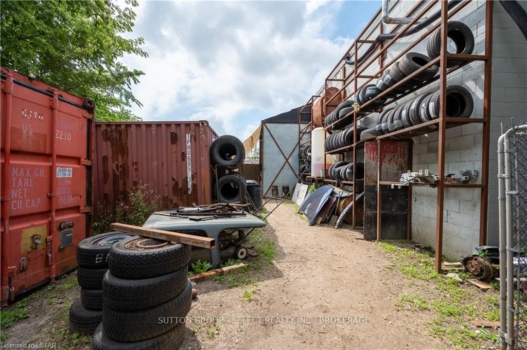 140 Clarke Road Property Photo 16