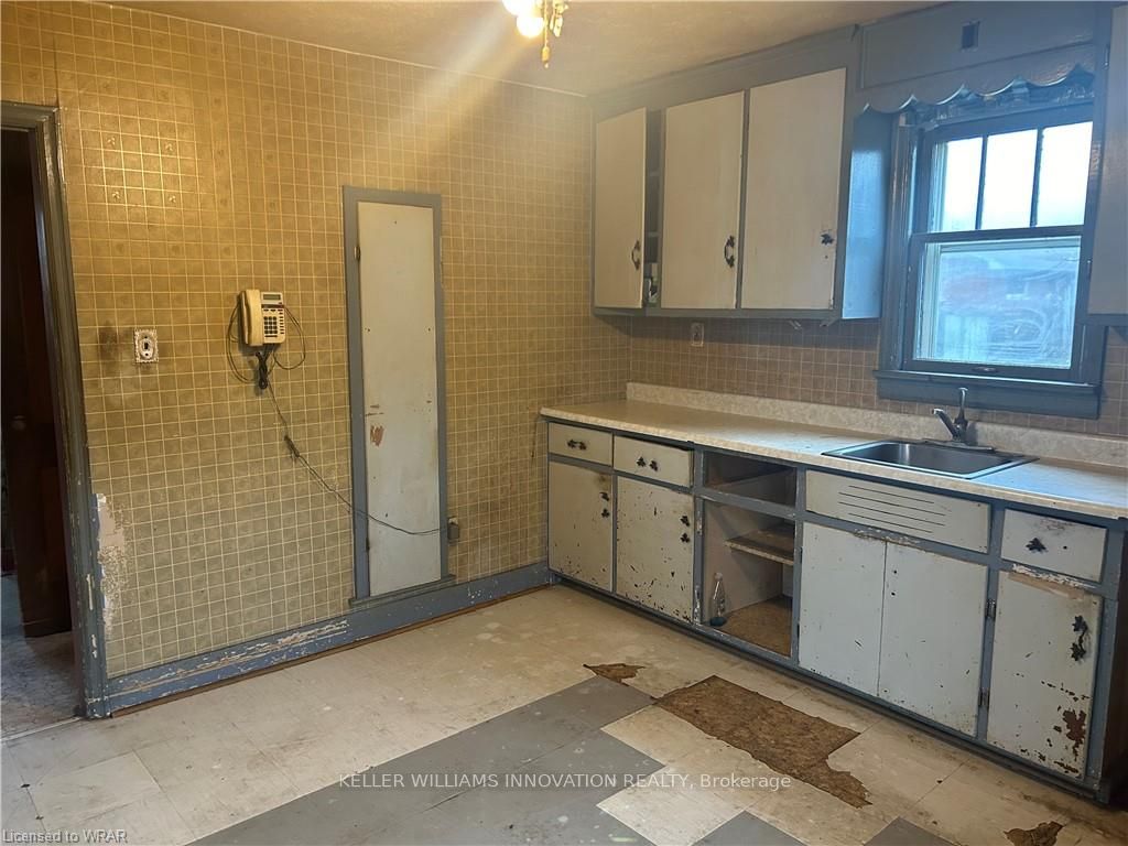 95 Franklin St N Property Photo 11