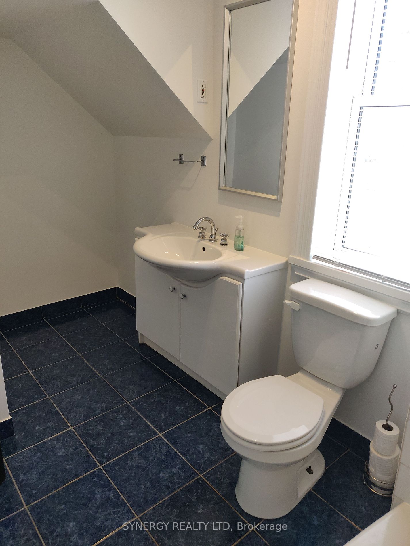90 Chesley Ave Property Photo 4