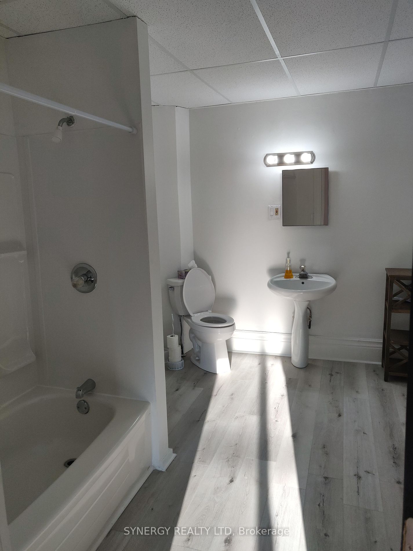 90 Chesley Ave Property Photo 6