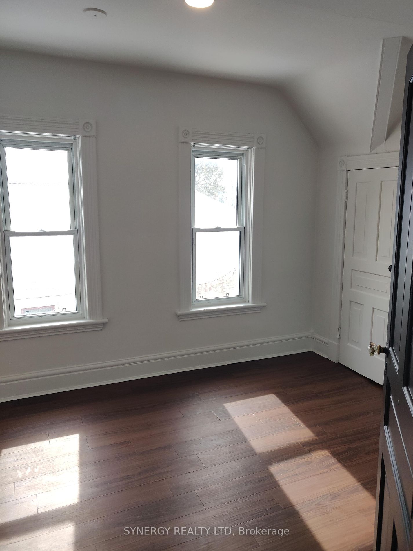 90 Chesley Ave Property Photo 8
