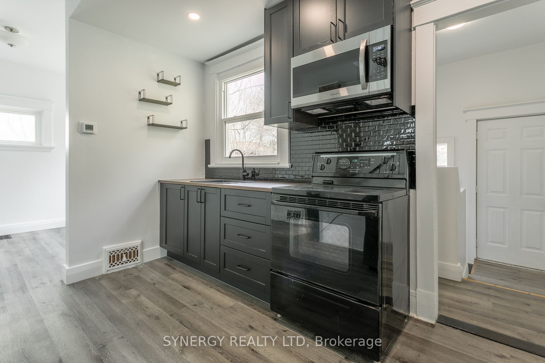 90 Chesley Ave Property Photo 18