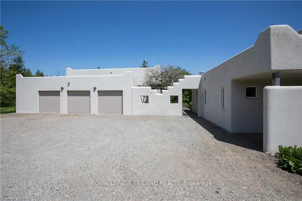 15668 Furnival Road Property Photo 3