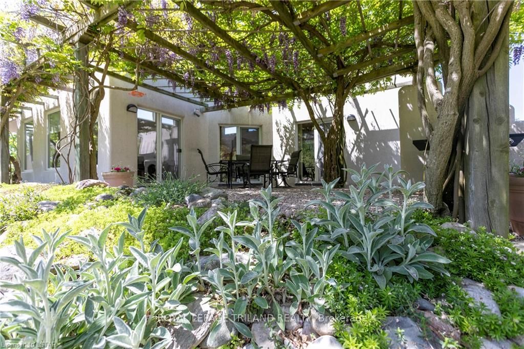 15668 Furnival Road Property Photo 6