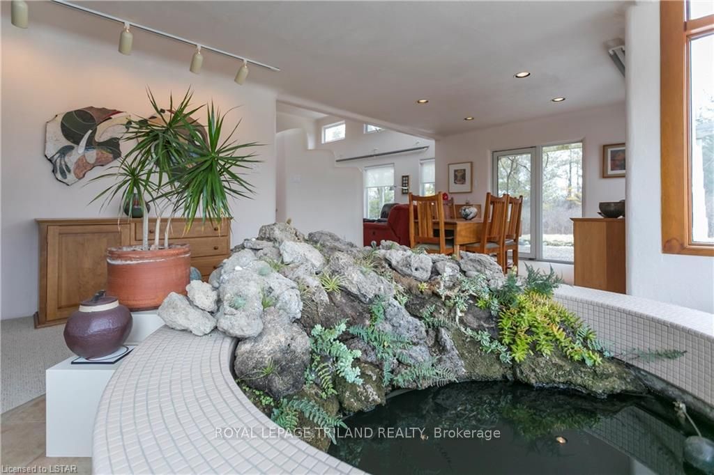 15668 Furnival Road Property Photo 12