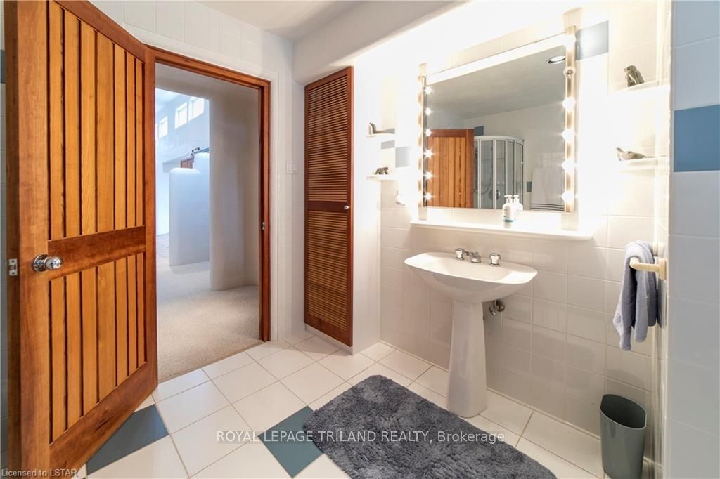15668 Furnival Road Property Photo 29