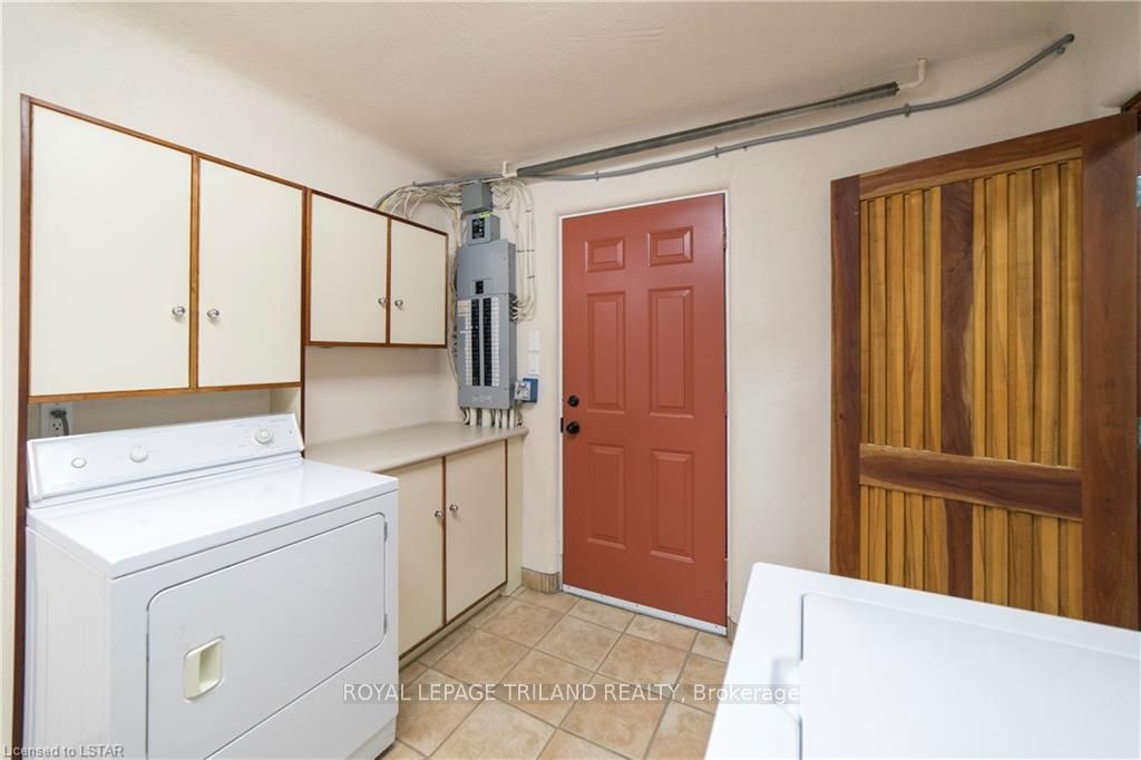 15668 Furnival Road Property Photo 32