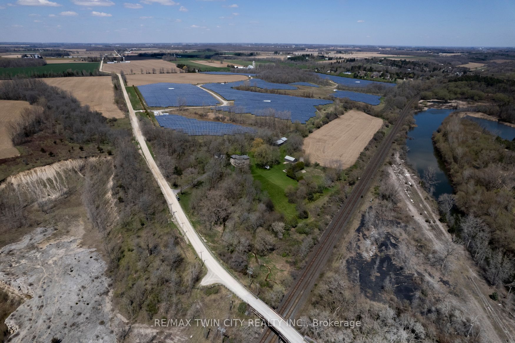 414774 41 St Line Property Photo 2