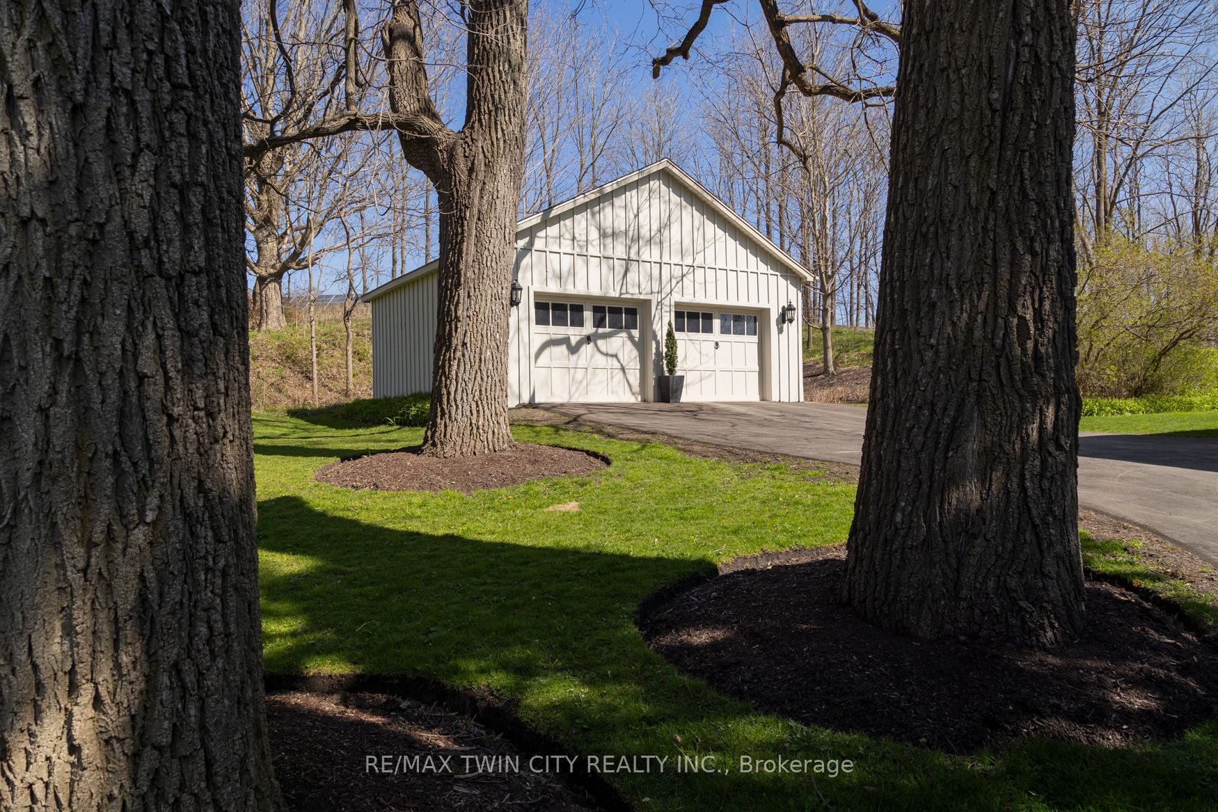 414774 41 St Line Property Photo 24
