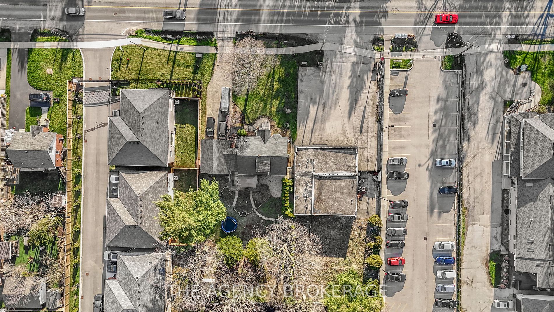 111-115 Fiddlers Green Rd Property Photo 11