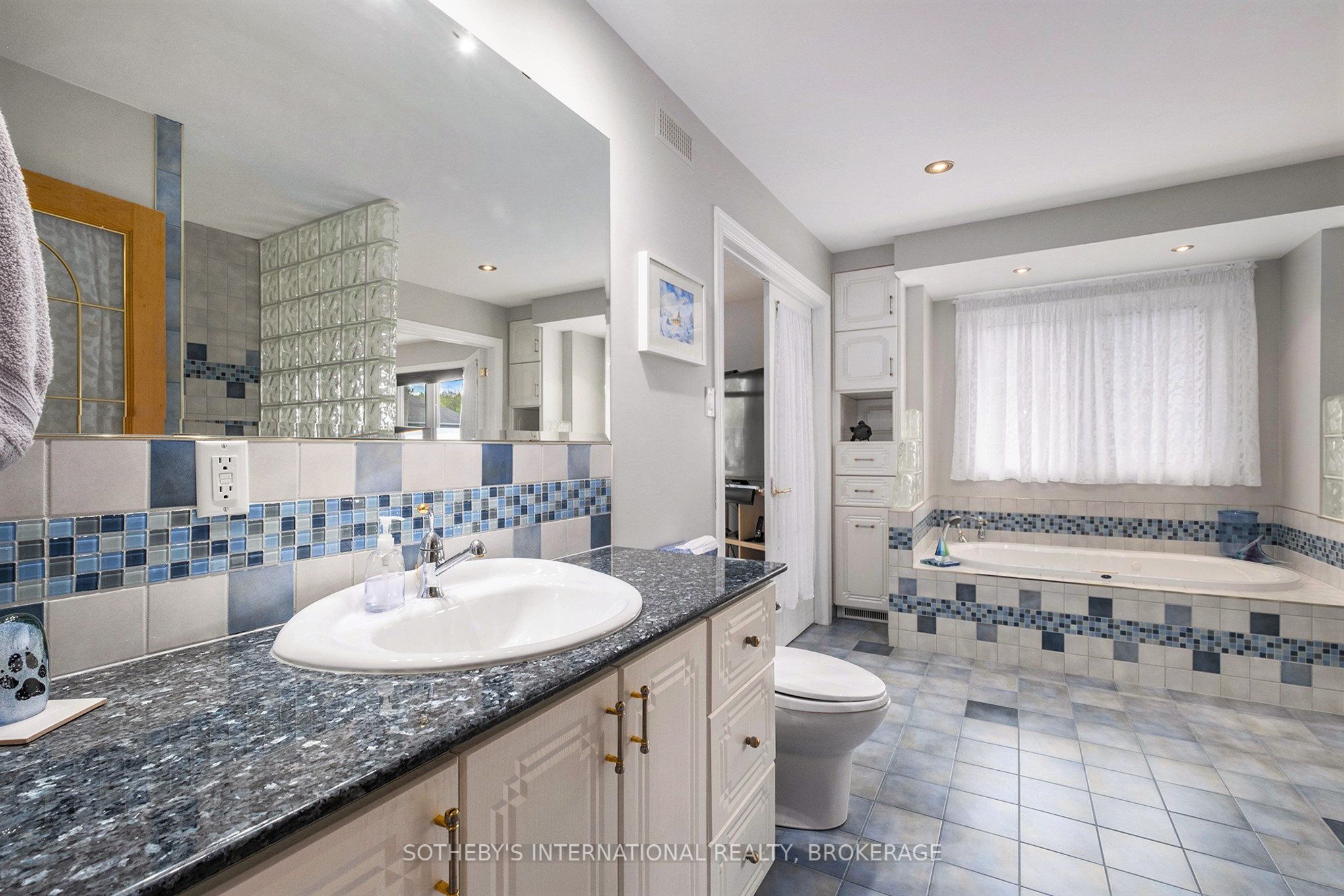 389 Albert Street Property Photo 12