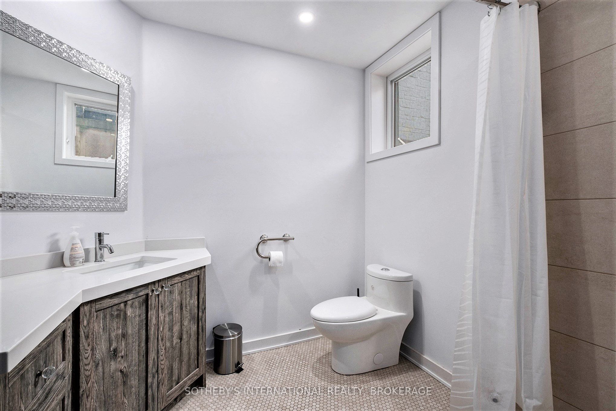 389 Albert Street Property Photo 35