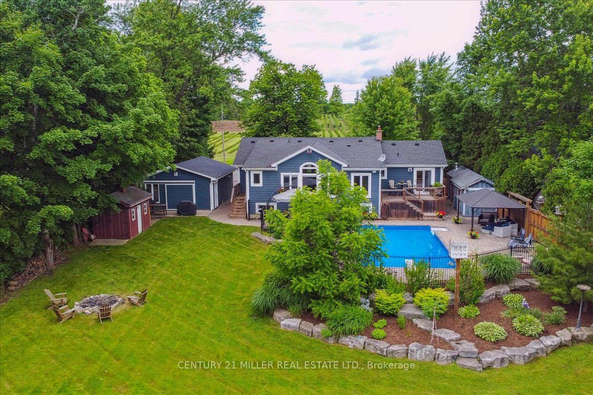 556 Parkside Dr E Property Photo 1