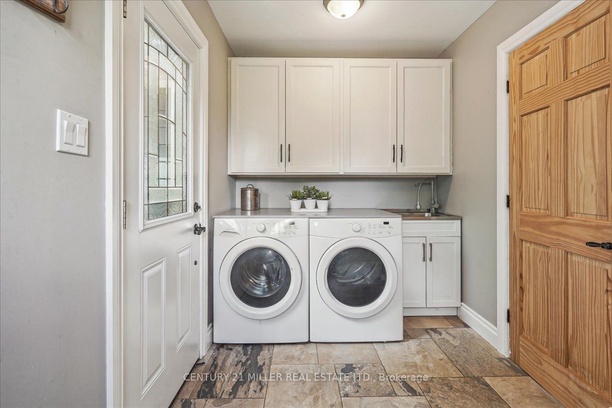556 Parkside Dr E Property Photo 10