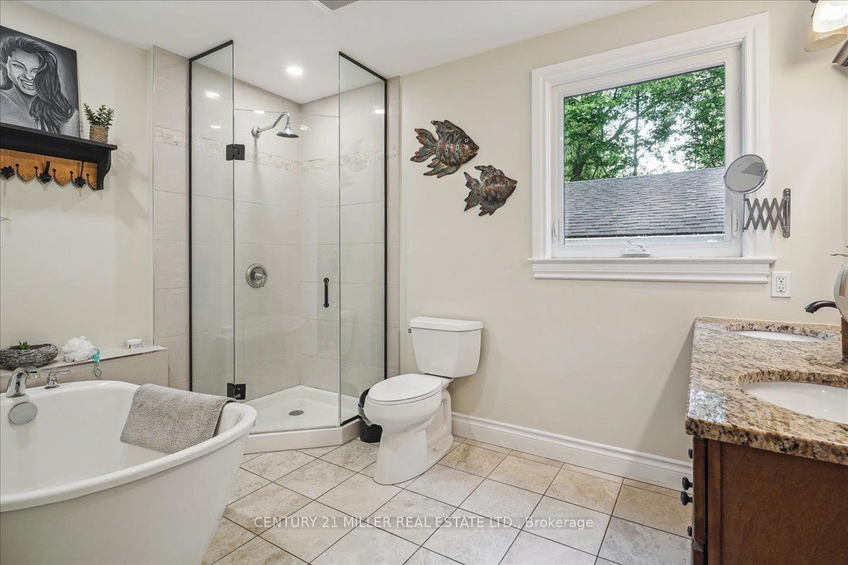 556 Parkside Dr E Property Photo 14