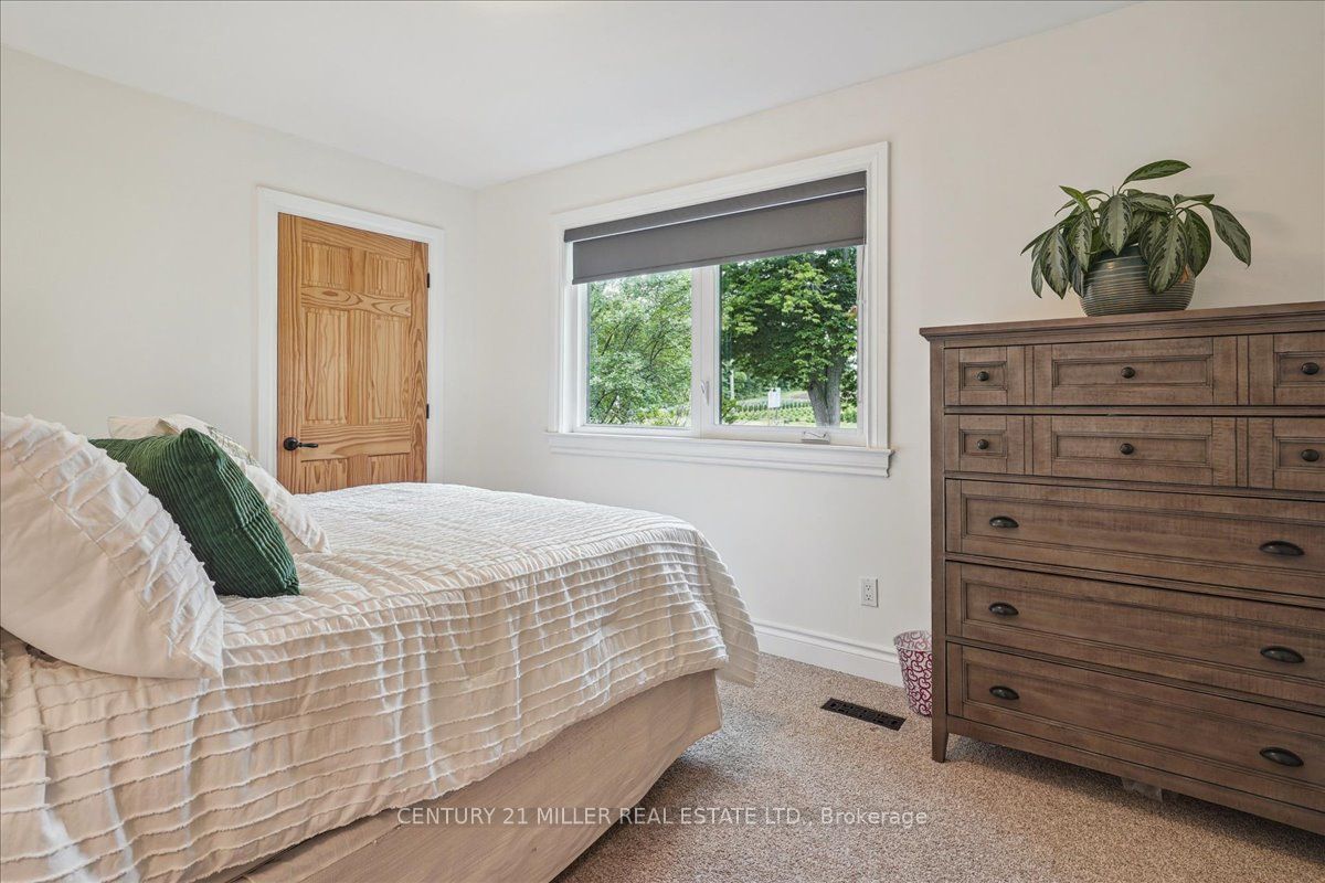 556 Parkside Dr E Property Photo 15