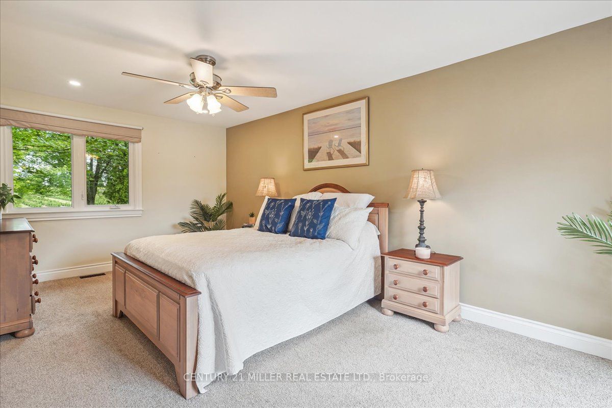 556 Parkside Dr E Property Photo 16