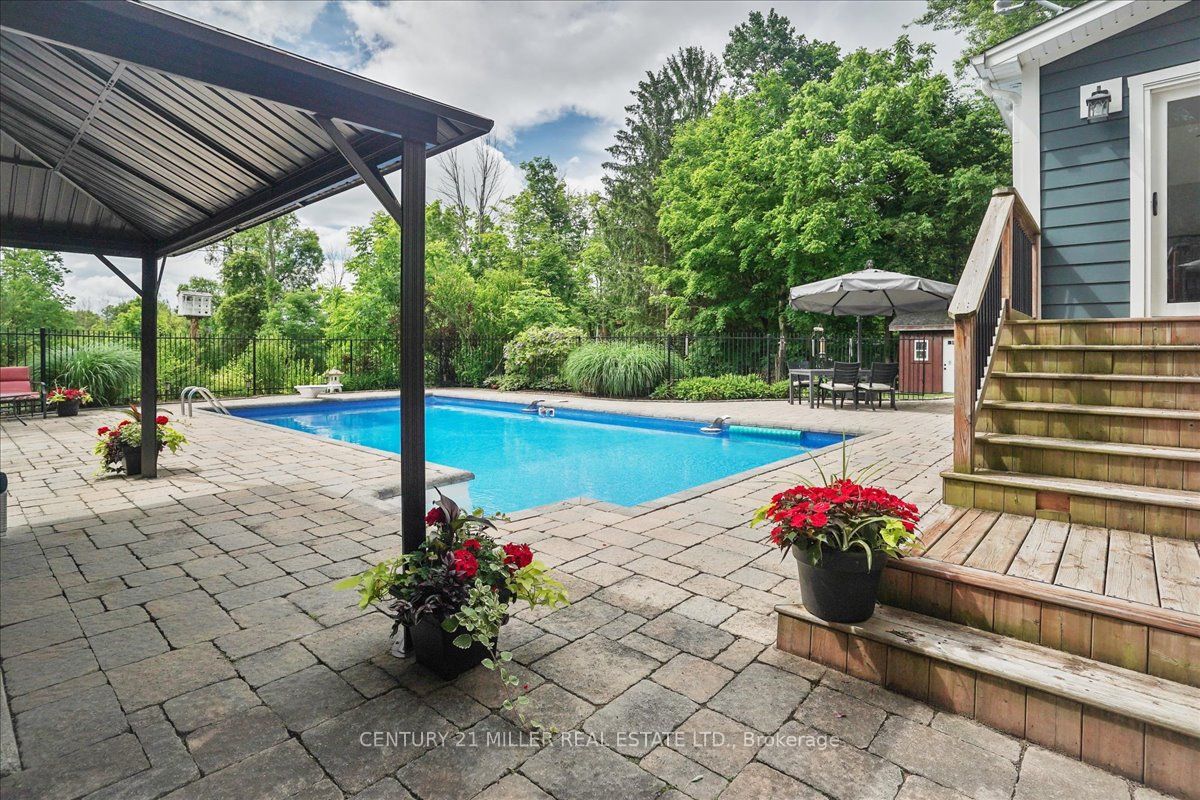 556 Parkside Dr E Property Photo 24