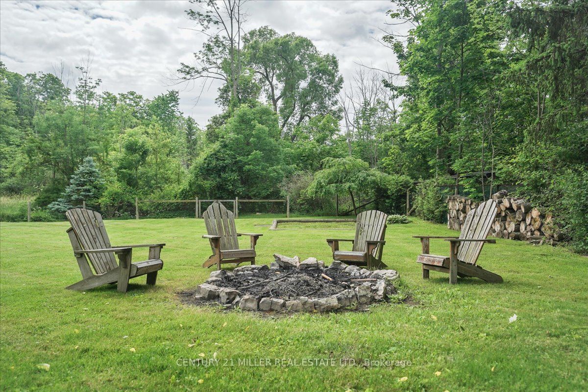 556 Parkside Dr E Property Photo 25