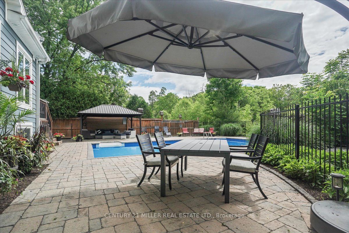556 Parkside Dr E Property Photo 28