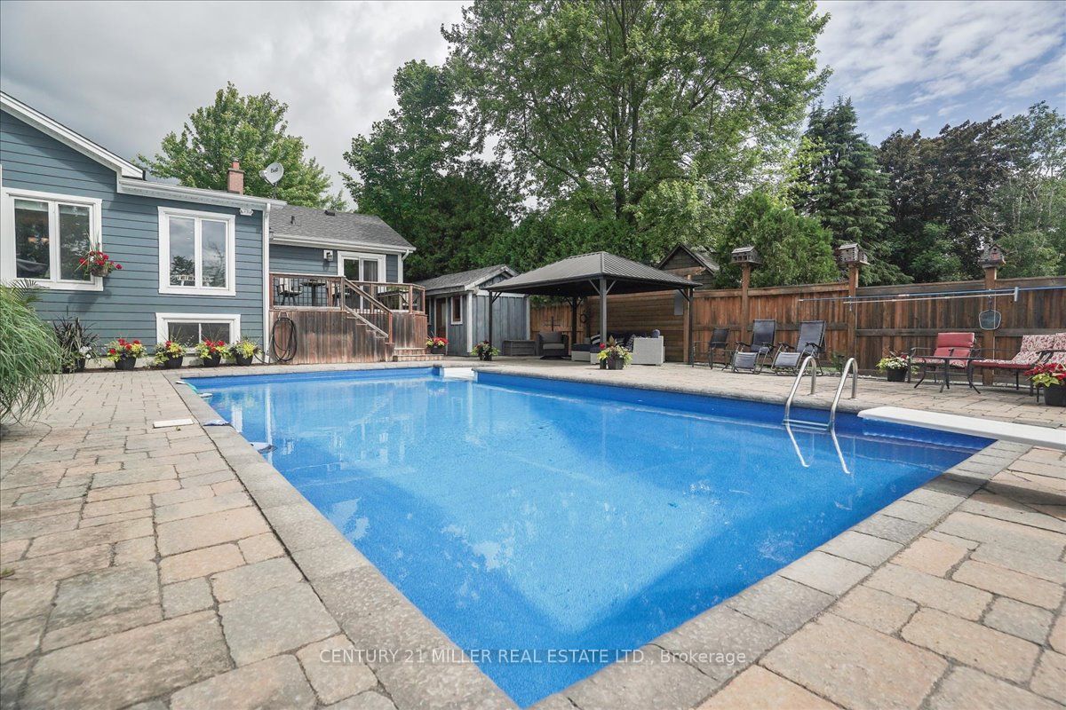 556 Parkside Dr E Property Photo 29