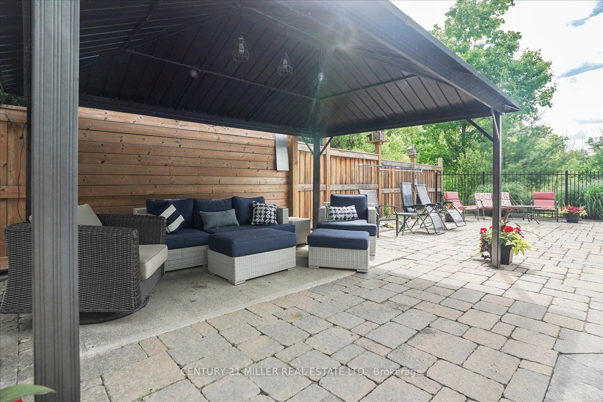 556 Parkside Dr E Property Photo 30