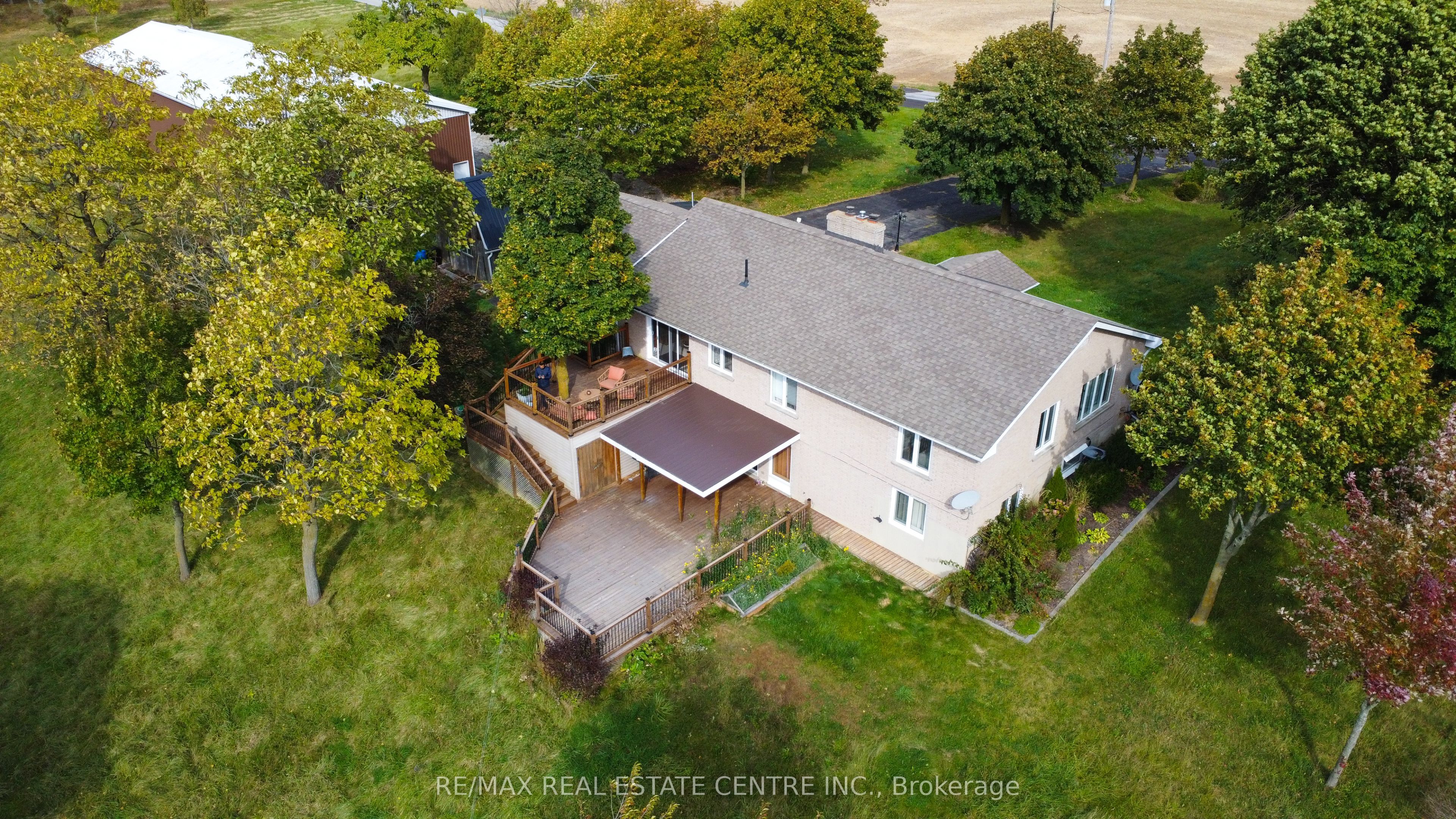 17 Cemetery Road Property Photo 38