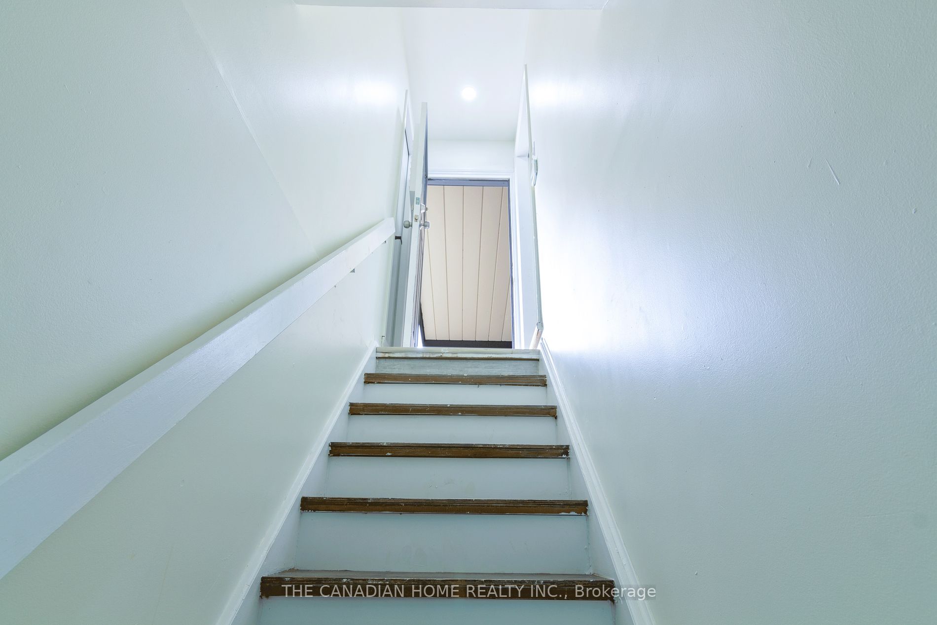 350 Boxbury Dr Property Photo 10